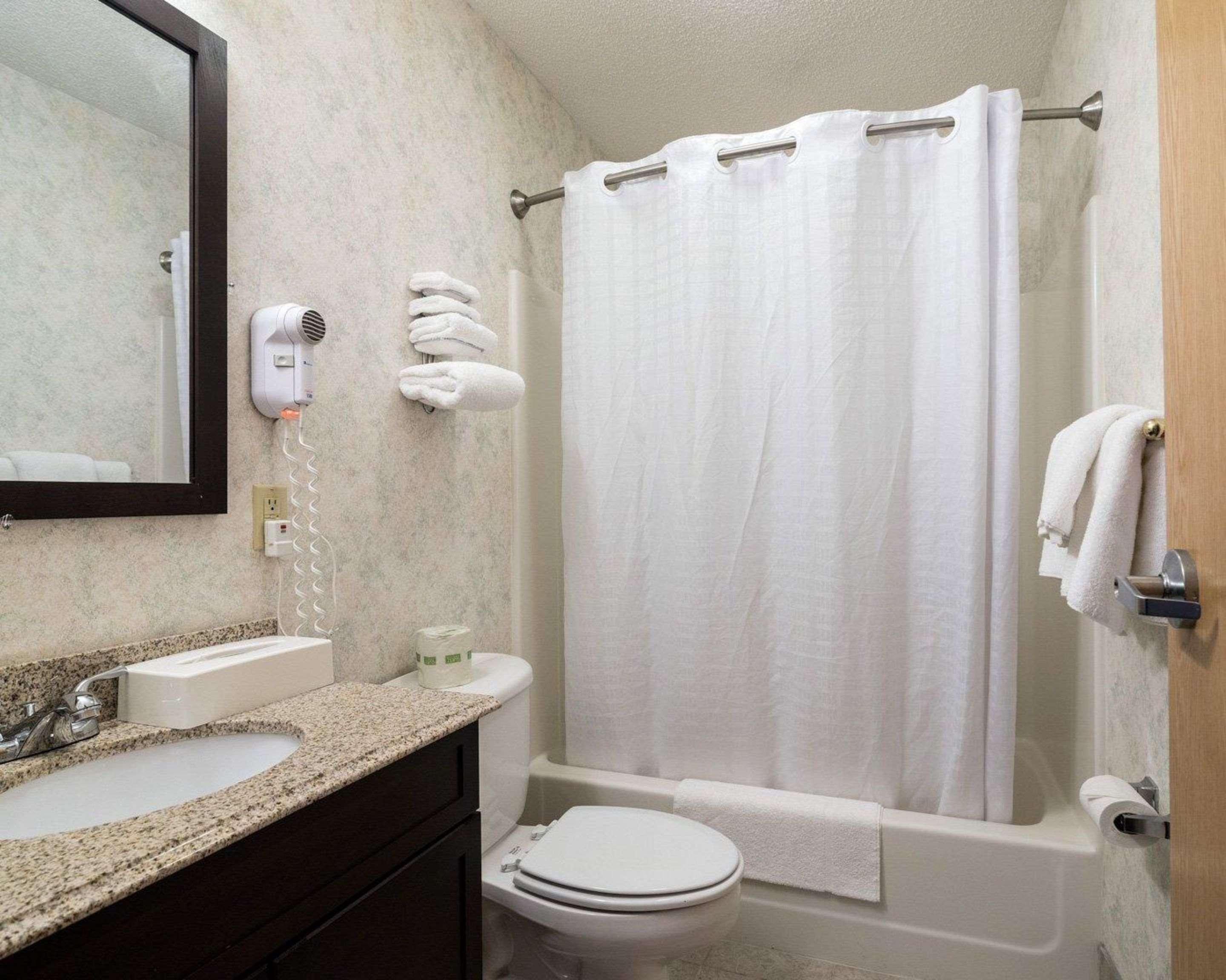 Econo Lodge Inn & Suites Canandaigua Buitenkant foto
