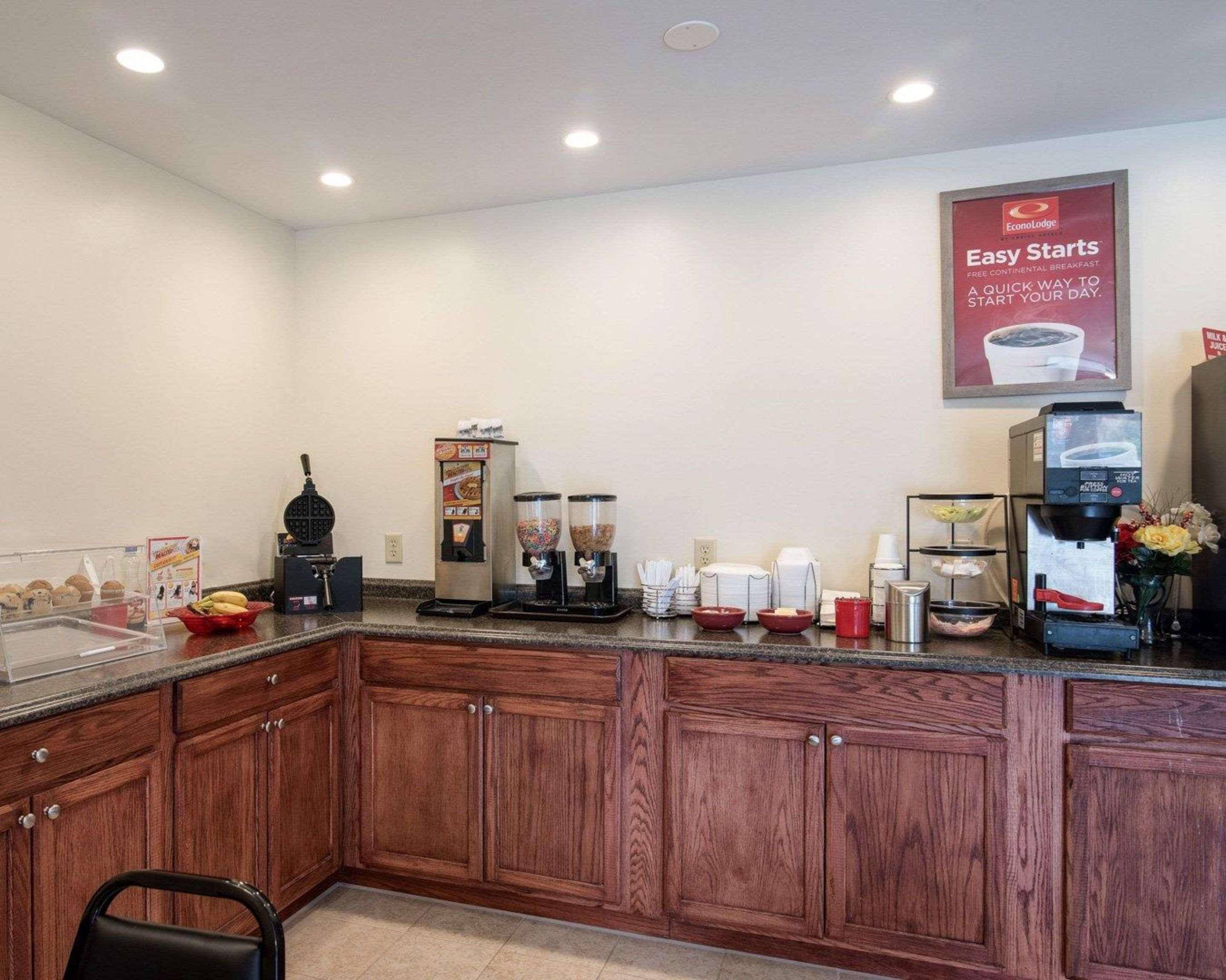 Econo Lodge Inn & Suites Canandaigua Buitenkant foto