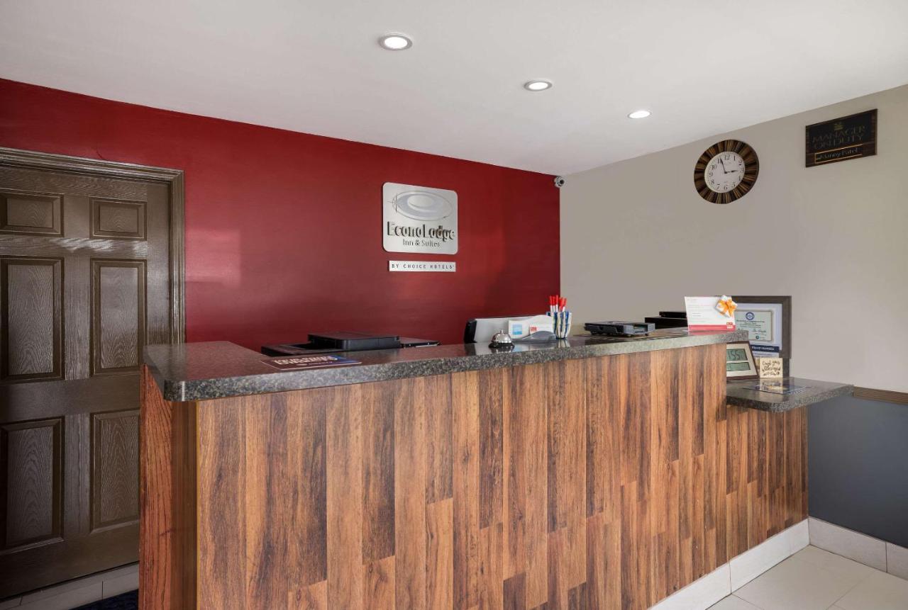Econo Lodge Inn & Suites Canandaigua Buitenkant foto