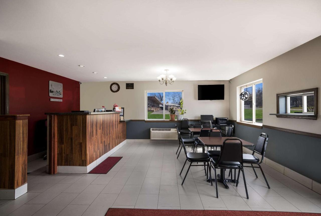 Econo Lodge Inn & Suites Canandaigua Buitenkant foto