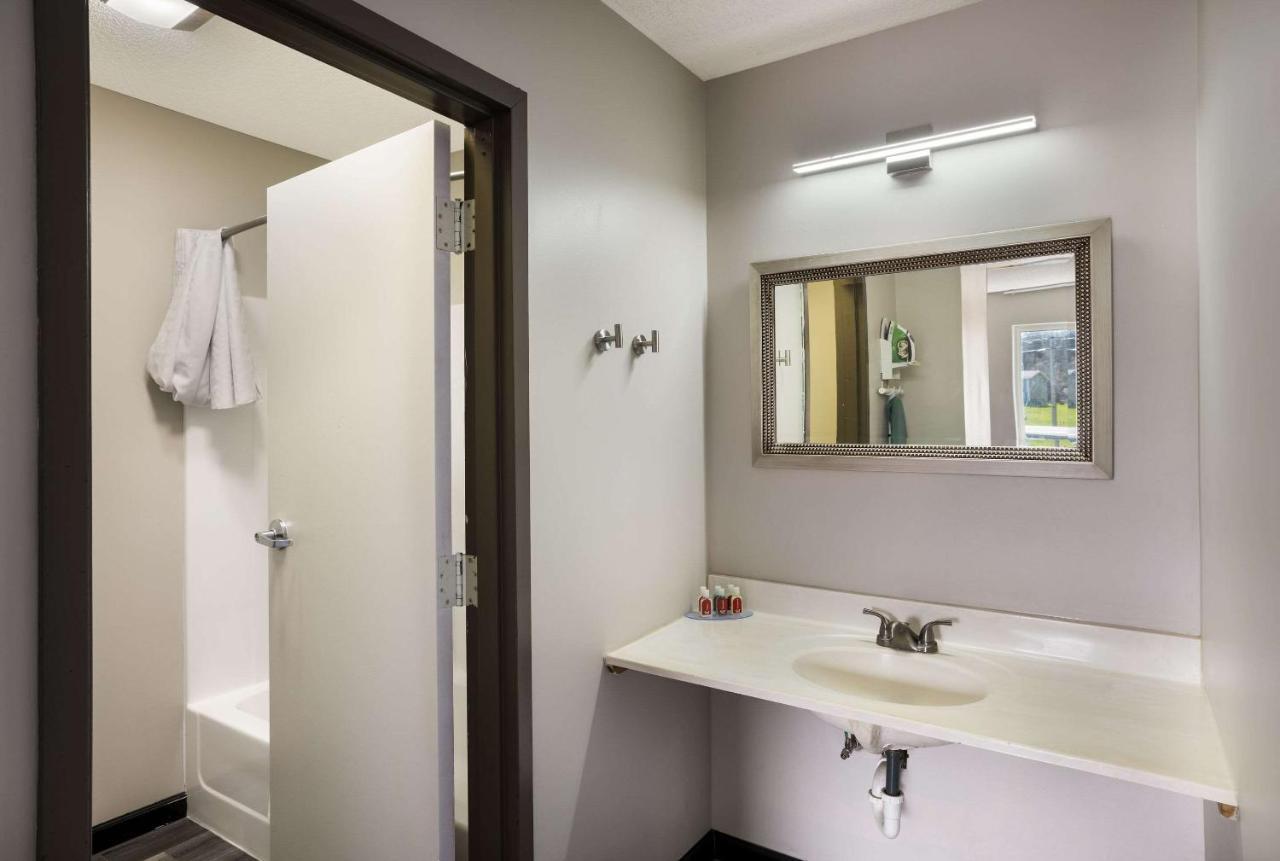 Econo Lodge Inn & Suites Canandaigua Buitenkant foto