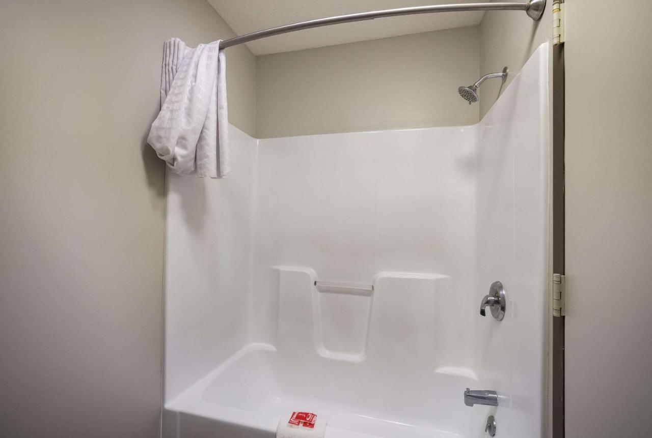 Econo Lodge Inn & Suites Canandaigua Buitenkant foto