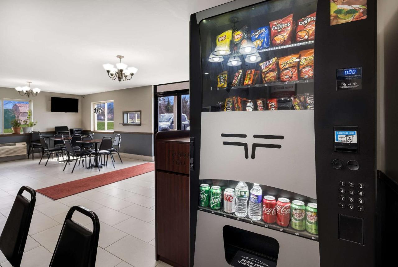 Econo Lodge Inn & Suites Canandaigua Buitenkant foto