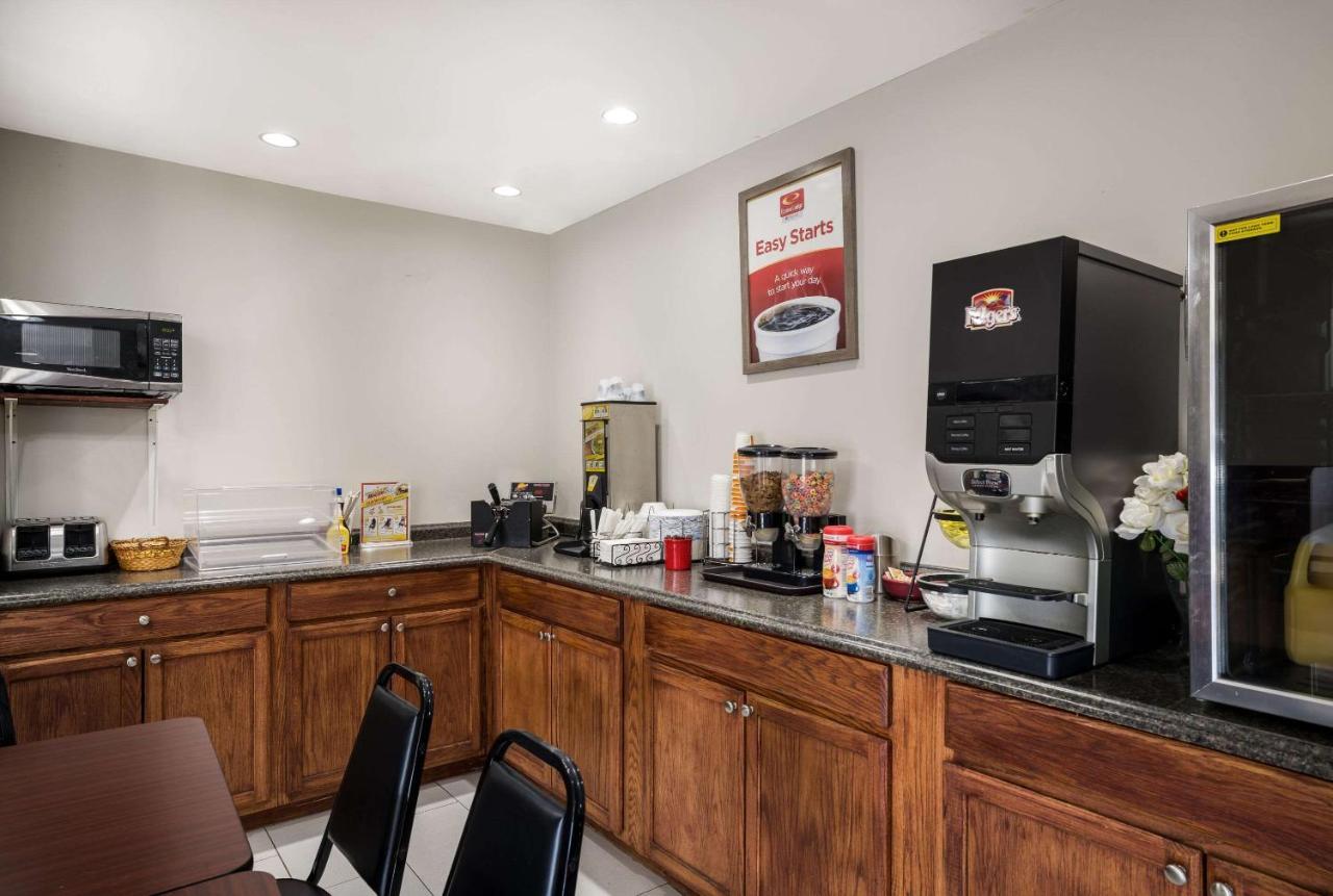 Econo Lodge Inn & Suites Canandaigua Buitenkant foto