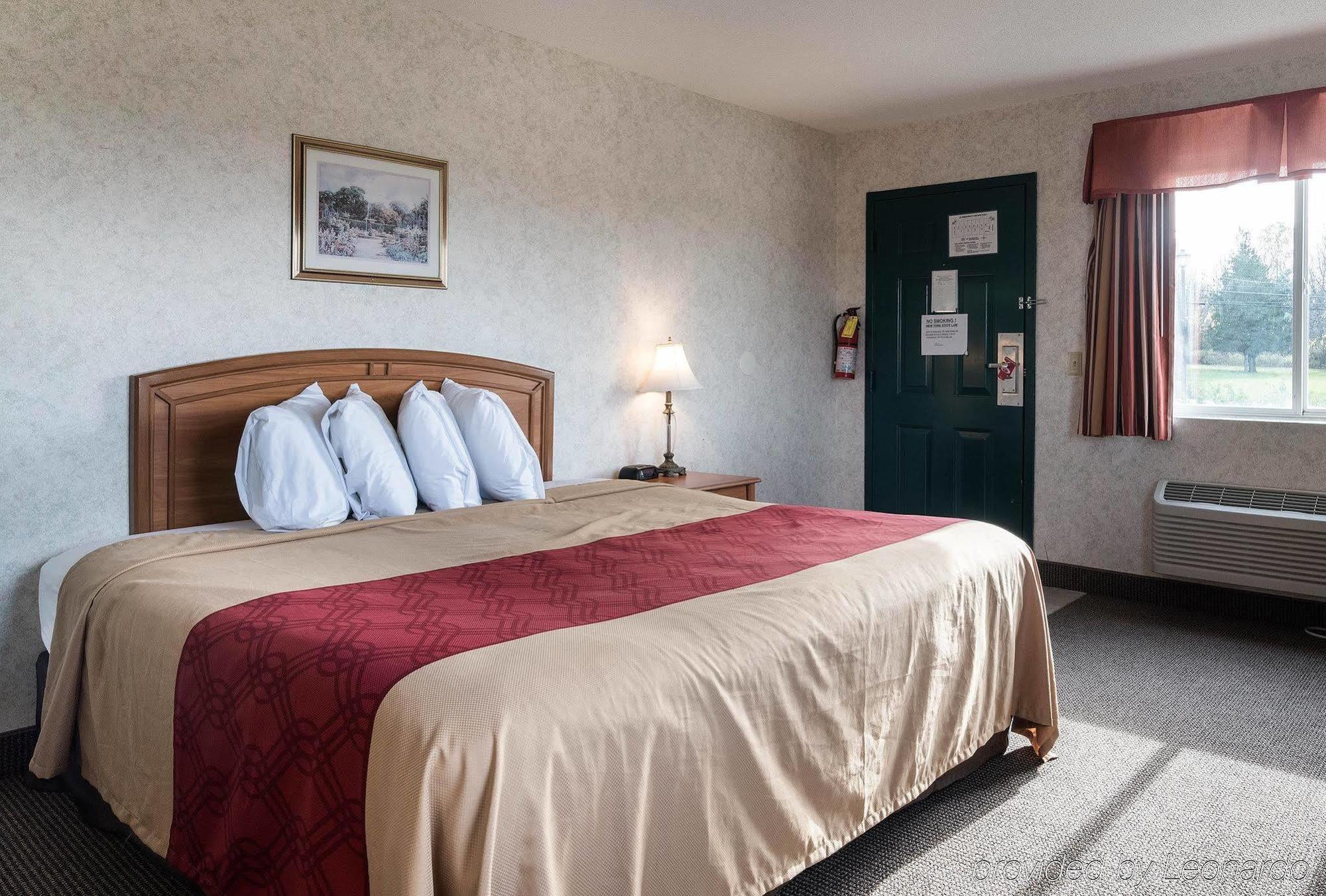 Econo Lodge Inn & Suites Canandaigua Buitenkant foto
