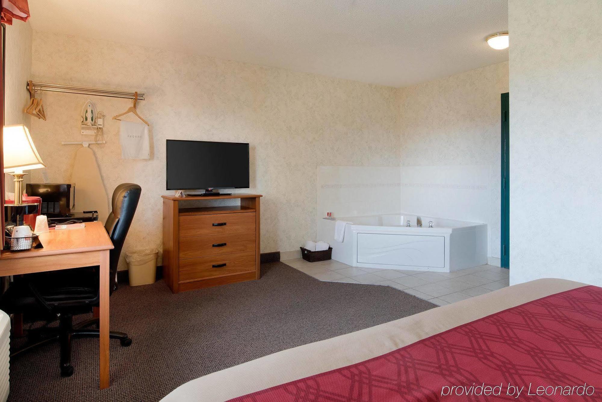 Econo Lodge Inn & Suites Canandaigua Buitenkant foto